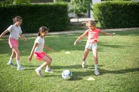 大巴黎球星杜埃获得2025欧洲金童奖