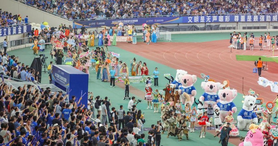 2025 年 10 月：日本大赛（NPB）福冈软银鹰对阵阪神虎，开幕战首发均为本土球员